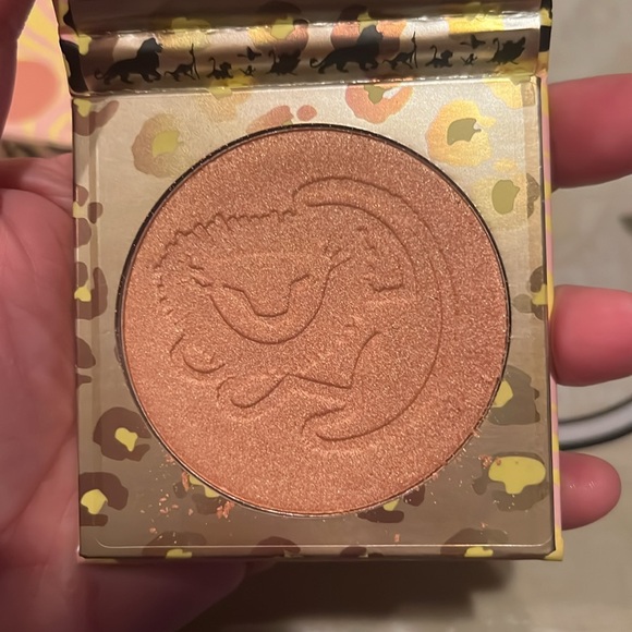 Makeup revolution highlighter - Picture 3 of 3